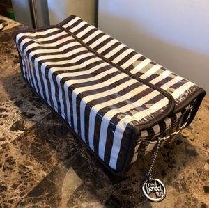 Henri Bendel organizer